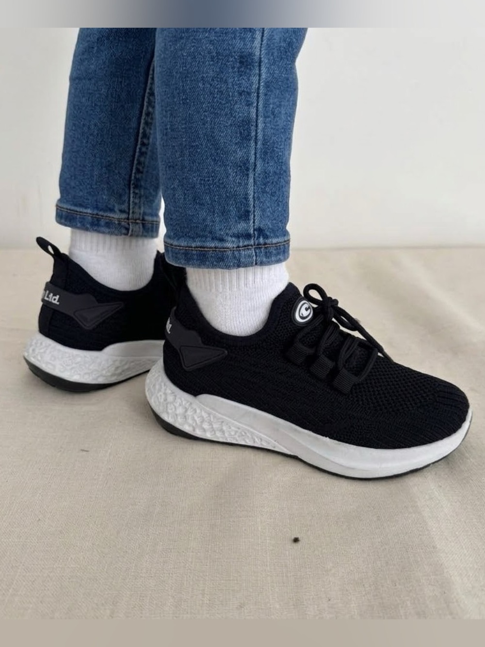 Ecko Unltd Kids Knit Sneaker Size 12 Black White Casual Athletic Shoe